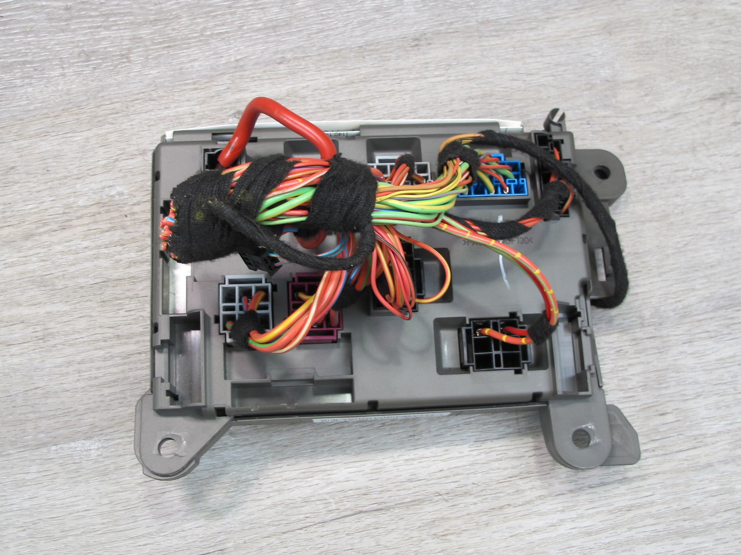 2008-2014 BMW E71 E72 X6 Rear Power Distribution Fuse Relay Box 6931687