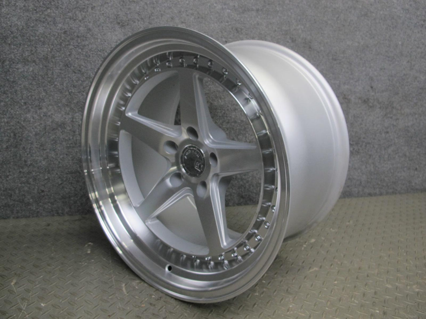 Aodhan DS05 Silver Machined R18" Alloy Wheel Rim 18x10.5J ET17 5x114.3 w Cap OEM