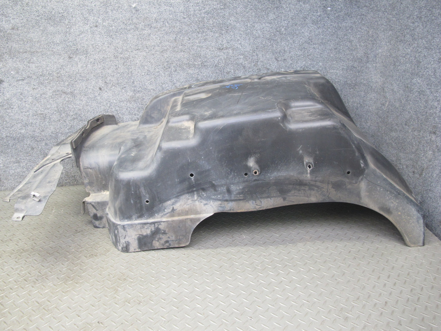 2003-2009 Hummer H2 Front Right Side Wheel Fender Liner Splash Guard Shield
