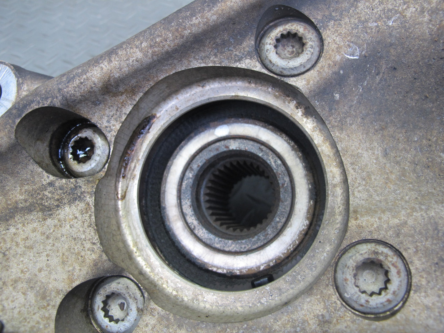 2008-2014 BMW E71 E72 X6 AWD Front Right Spindle Knuckle Wheel Hub Bearing