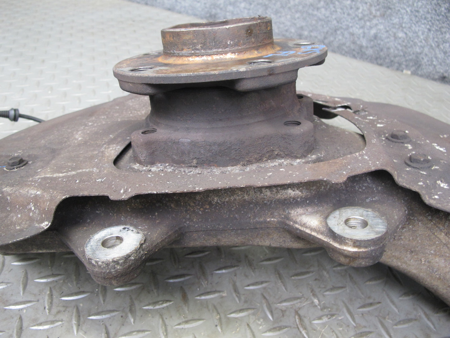 2008-2014 BMW E71 E72 X6 AWD Front Left Spindle Knuckle Wheel Hub Bearing