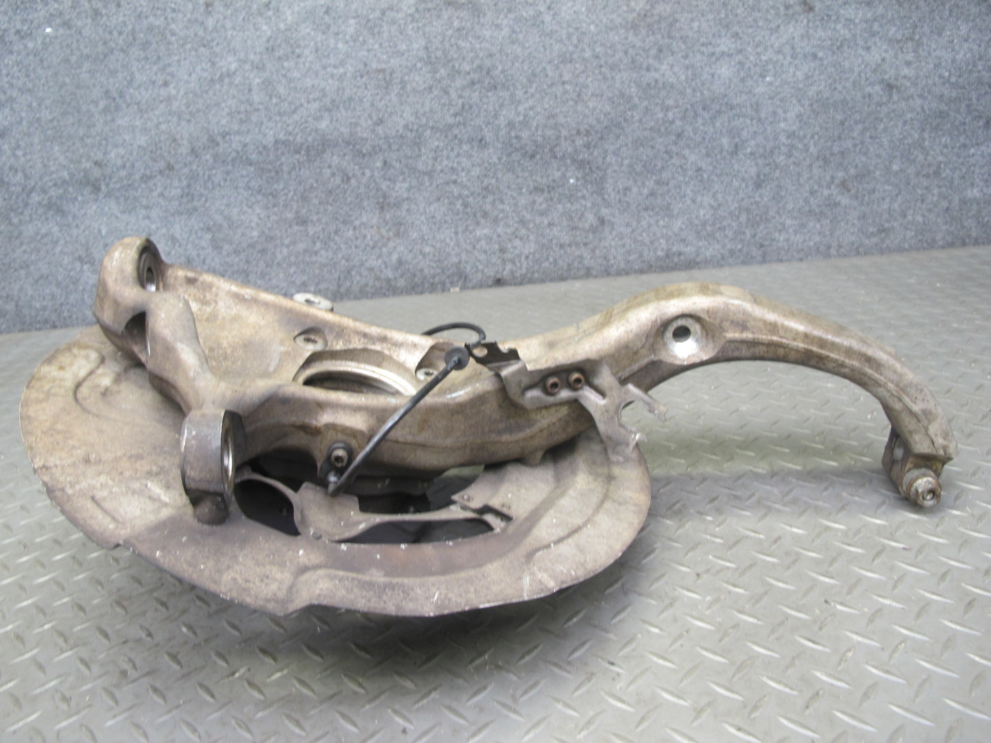 2008-2014 BMW E71 E72 X6 AWD Front Left Spindle Knuckle Wheel Hub Bearing
