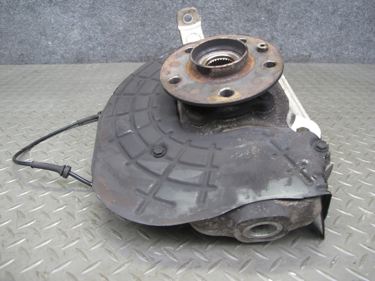 2017-2020 Maserati Levante AWD Front Right Spindle Knuckle Wheel Hub Bearing