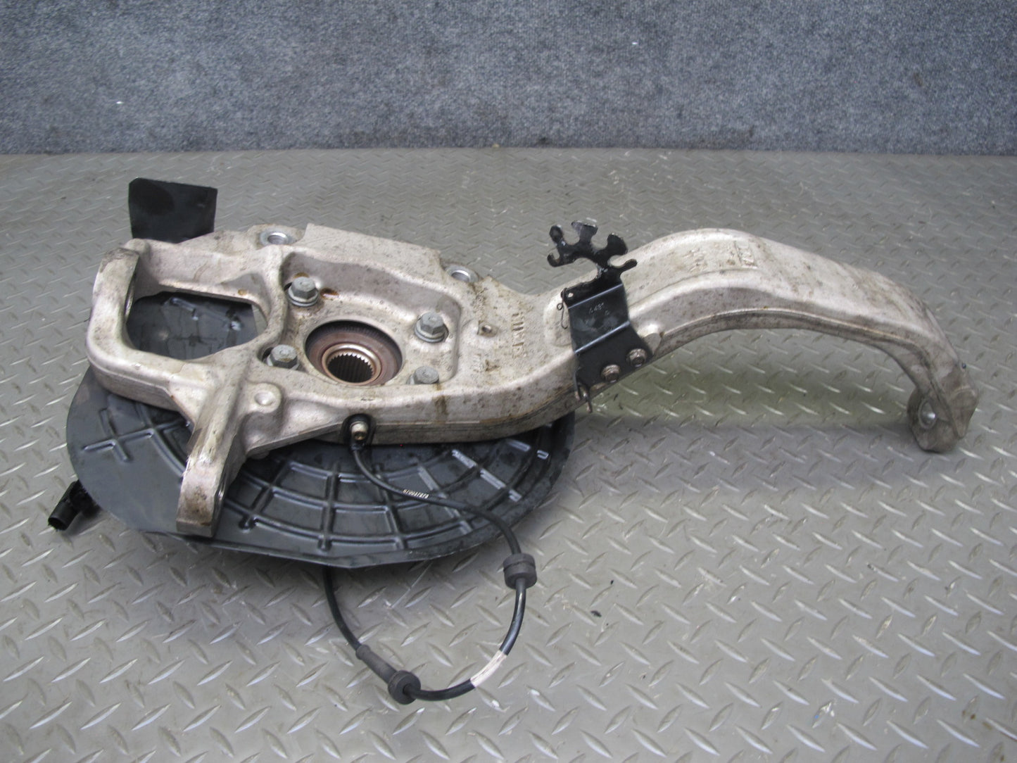 2017-2020 Maserati Levante AWD Front Right Spindle Knuckle Wheel Hub Bearing