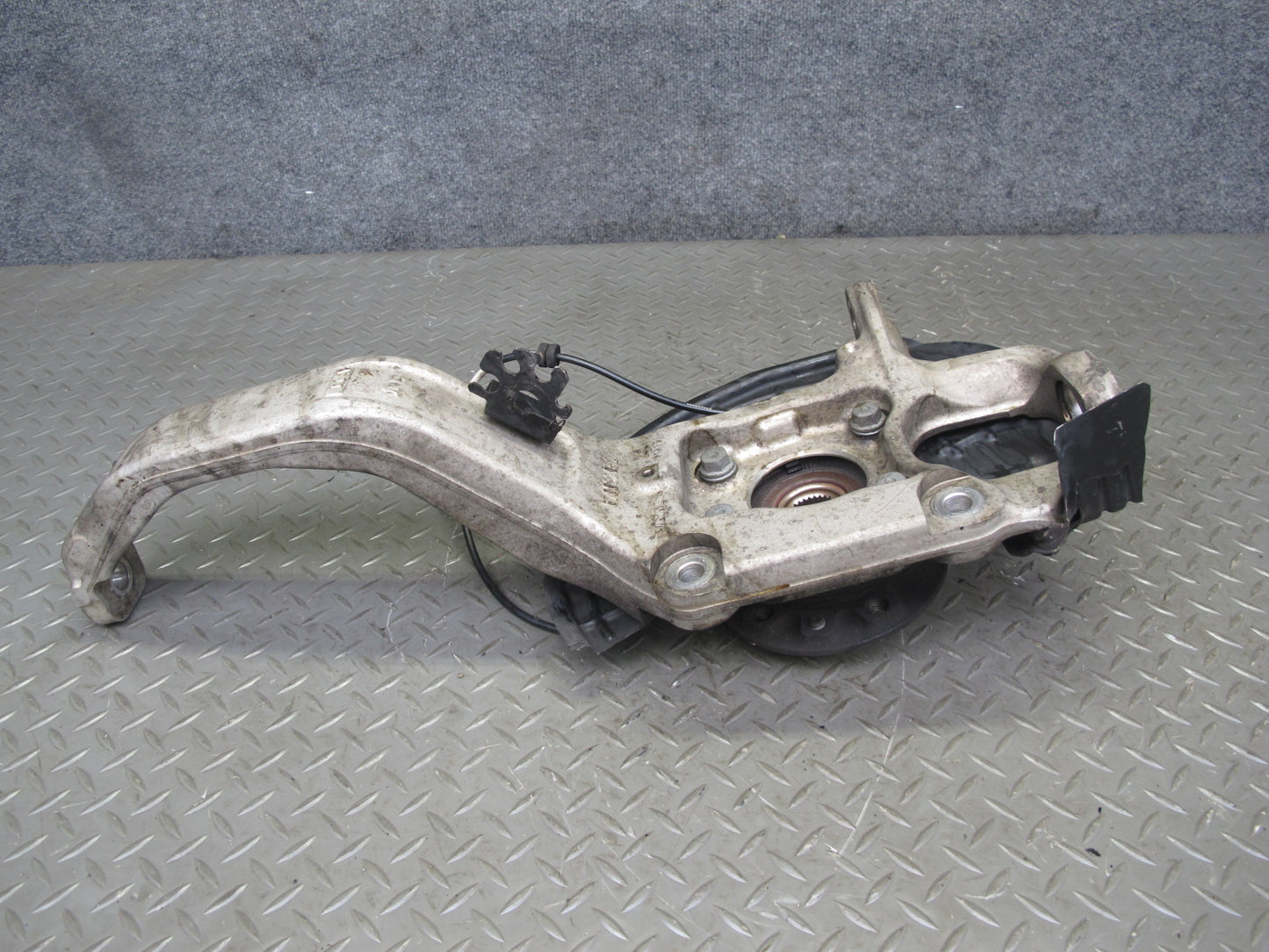 2017-2020 Maserati Levante AWD Front Right Spindle Knuckle Wheel Hub Bearing