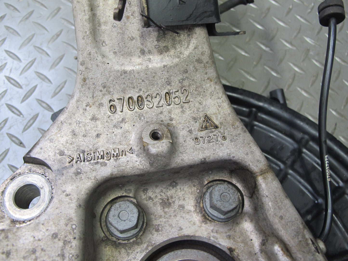 2017-2020 Maserati Levante AWD Front Right Spindle Knuckle Wheel Hub Bearing