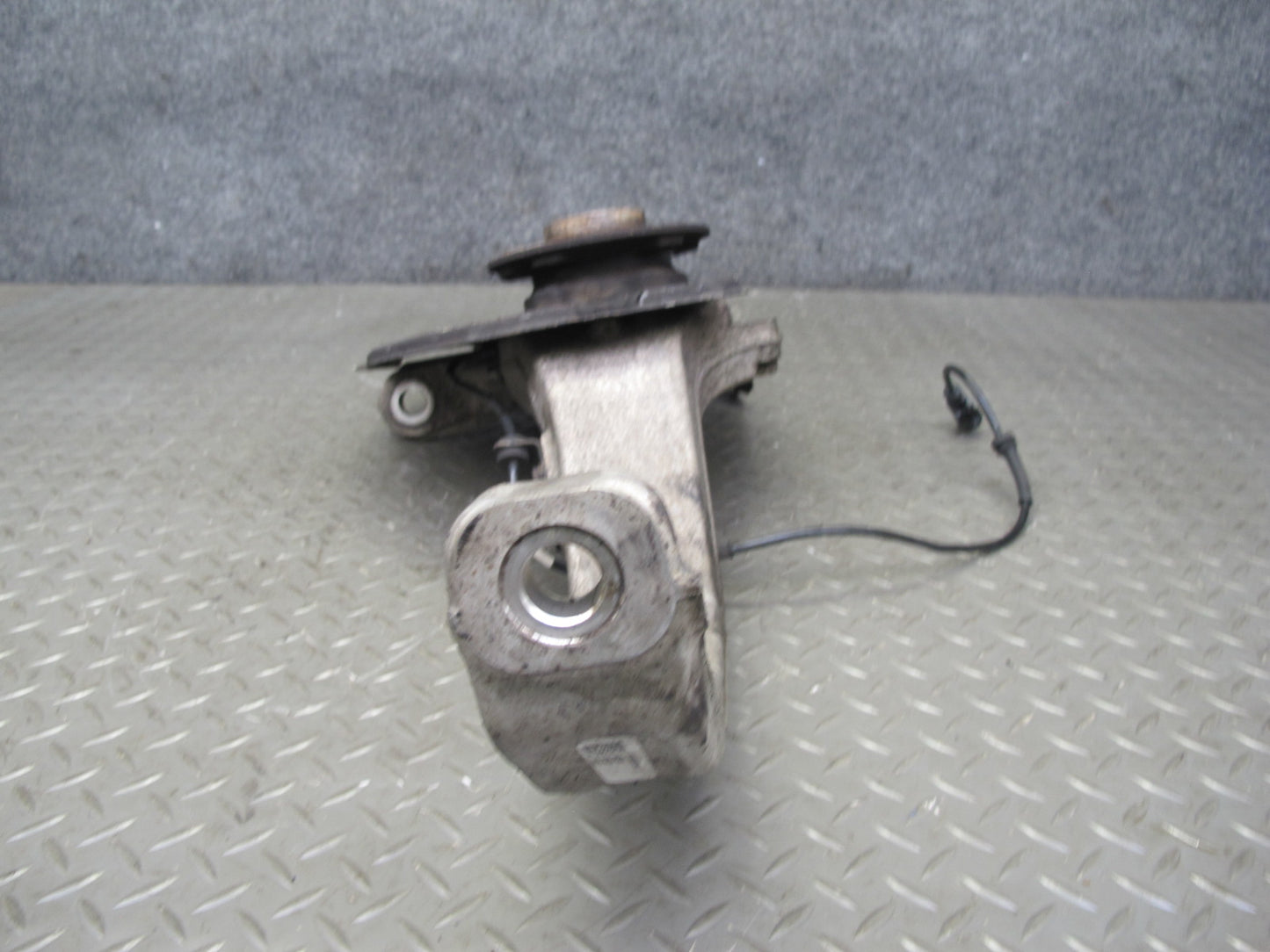 2017-2020 Maserati Levante M161 AWD Front Left Spindle Knuckle Wheel Hub Bearing