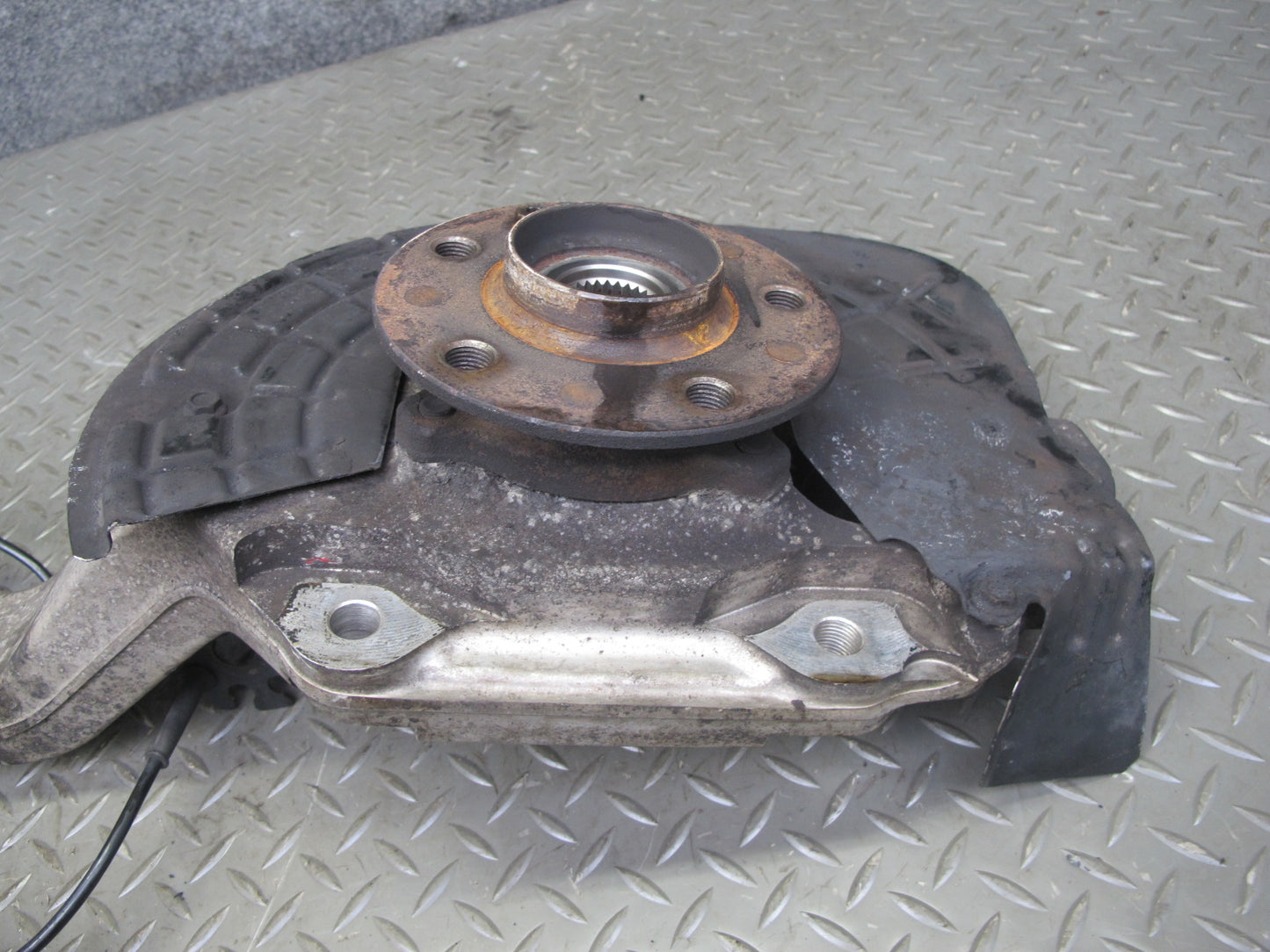 2017-2020 Maserati Levante M161 AWD Front Left Spindle Knuckle Wheel Hub Bearing
