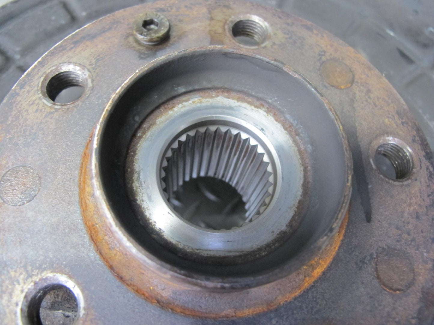 2017-2020 Maserati Levante M161 AWD Front Left Spindle Knuckle Wheel Hub Bearing