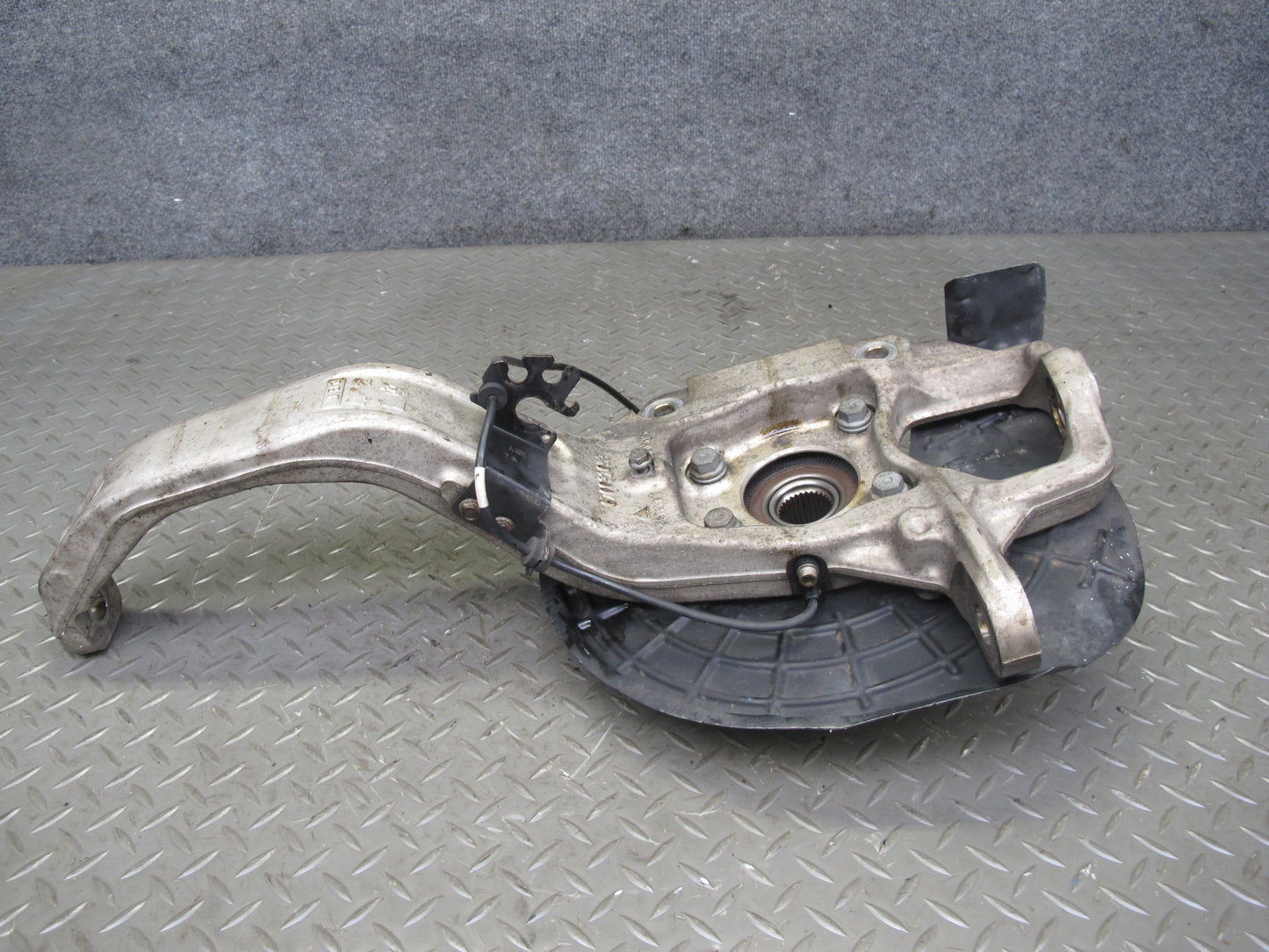 2017-2020 Maserati Levante M161 AWD Front Left Spindle Knuckle Wheel Hub Bearing