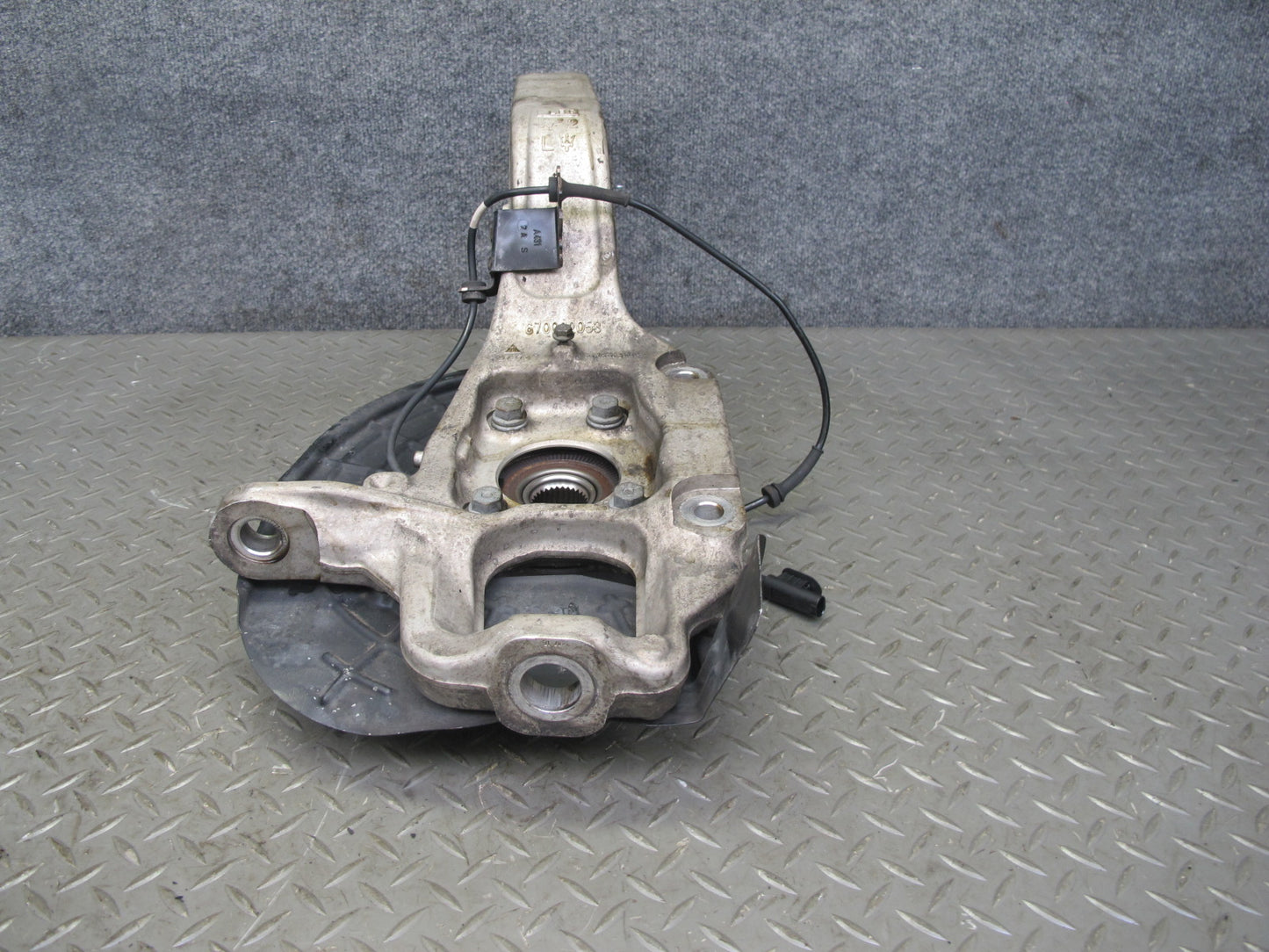 2017-2020 Maserati Levante M161 AWD Front Left Spindle Knuckle Wheel Hub Bearing