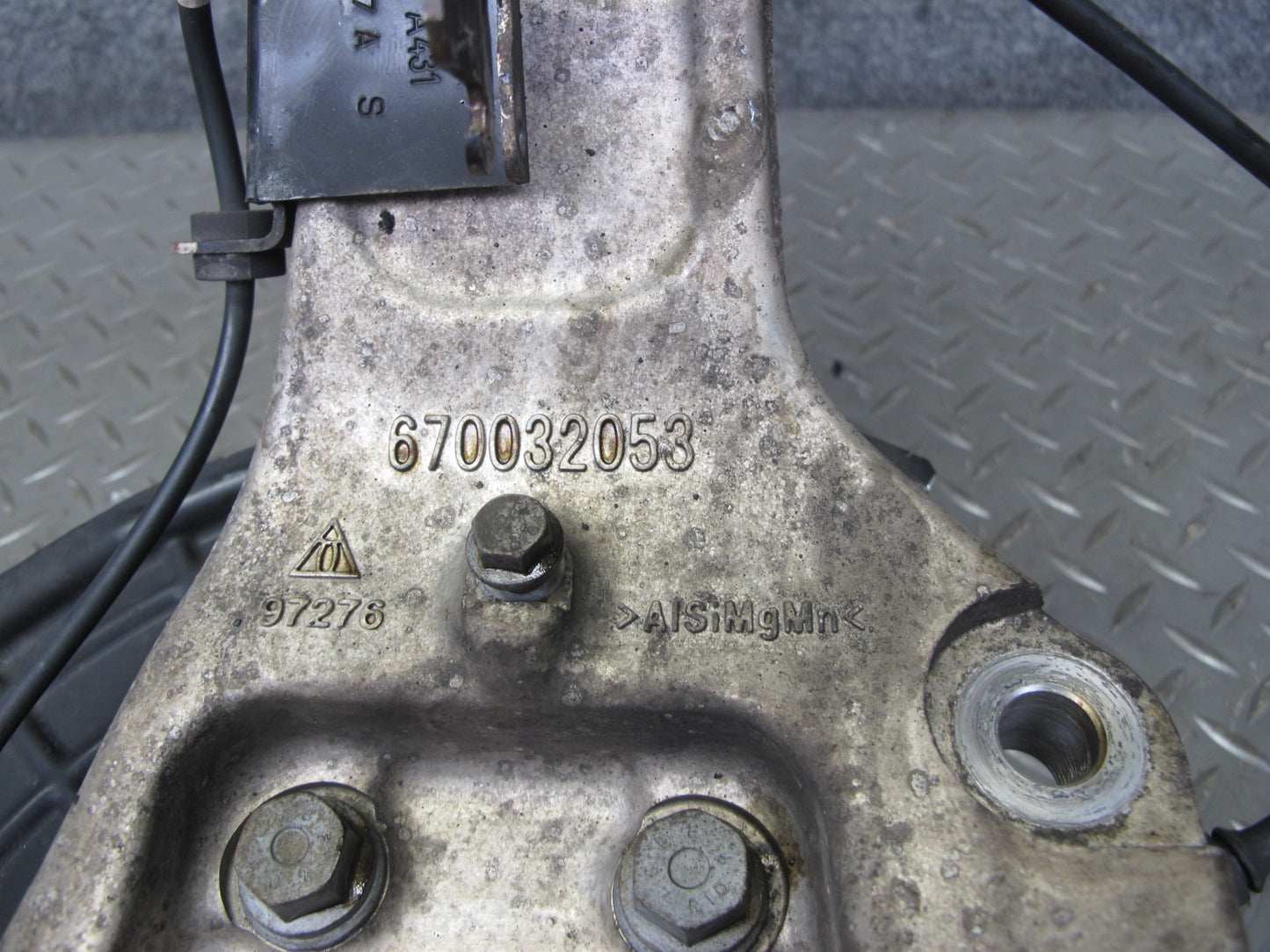 2017-2020 Maserati Levante M161 AWD Front Left Spindle Knuckle Wheel Hub Bearing