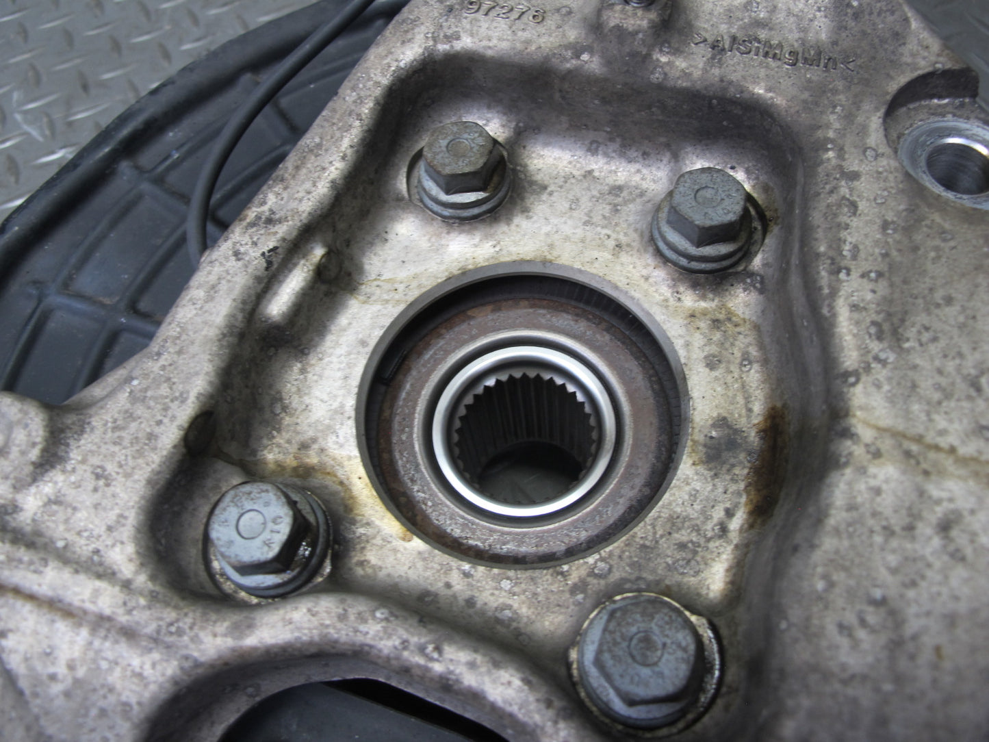 2017-2020 Maserati Levante M161 AWD Front Left Spindle Knuckle Wheel Hub Bearing