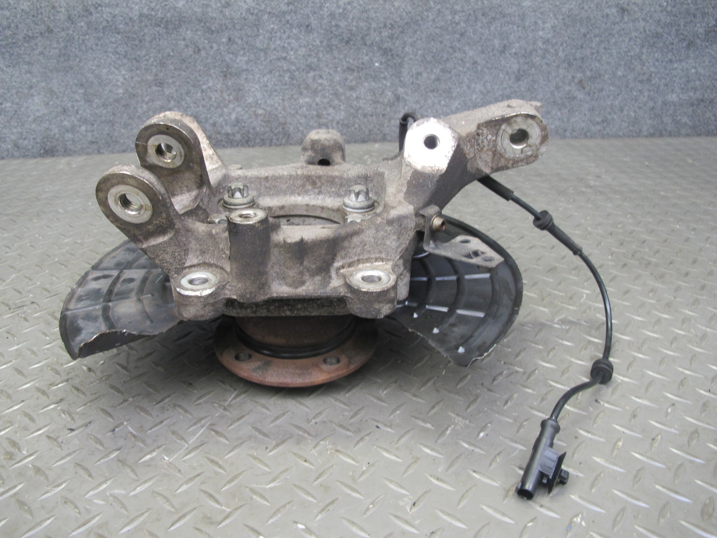 2017-2020 Maserati Levante M161 AWD Rear Right Spindle Knuckle Wheel Hub Bearing