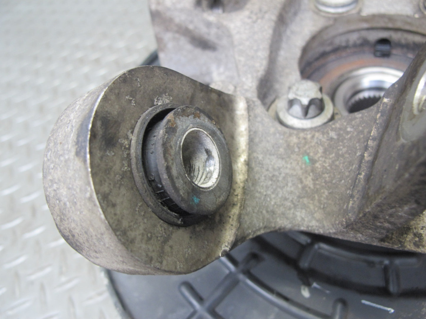 2017-2020 Maserati Levante M161 AWD Rear Right Spindle Knuckle Wheel Hub Bearing