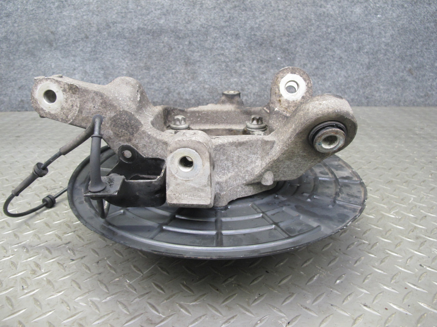 2017-2020 Maserati Levante M161 AWD Rear Right Spindle Knuckle Wheel Hub Bearing