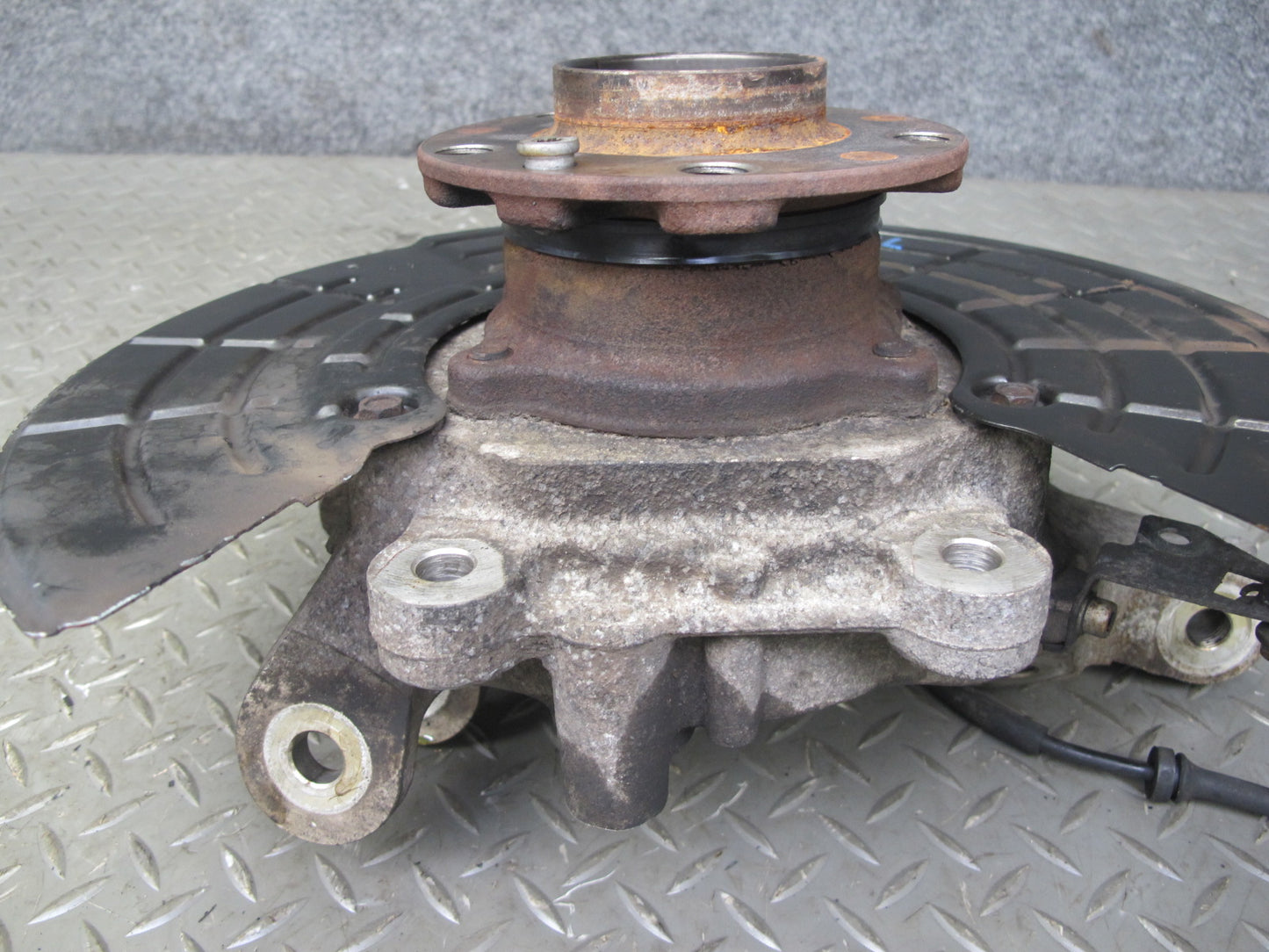 2017-2020 Maserati Levante M161 AWD Rear Left Spindle Knuckle Wheel Hub Bearing