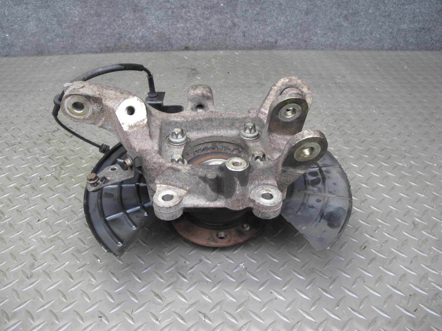 2017-2020 Maserati Levante M161 AWD Rear Left Spindle Knuckle Wheel Hub Bearing