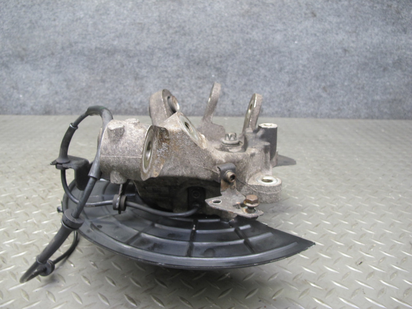 2017-2020 Maserati Levante M161 AWD Rear Left Spindle Knuckle Wheel Hub Bearing