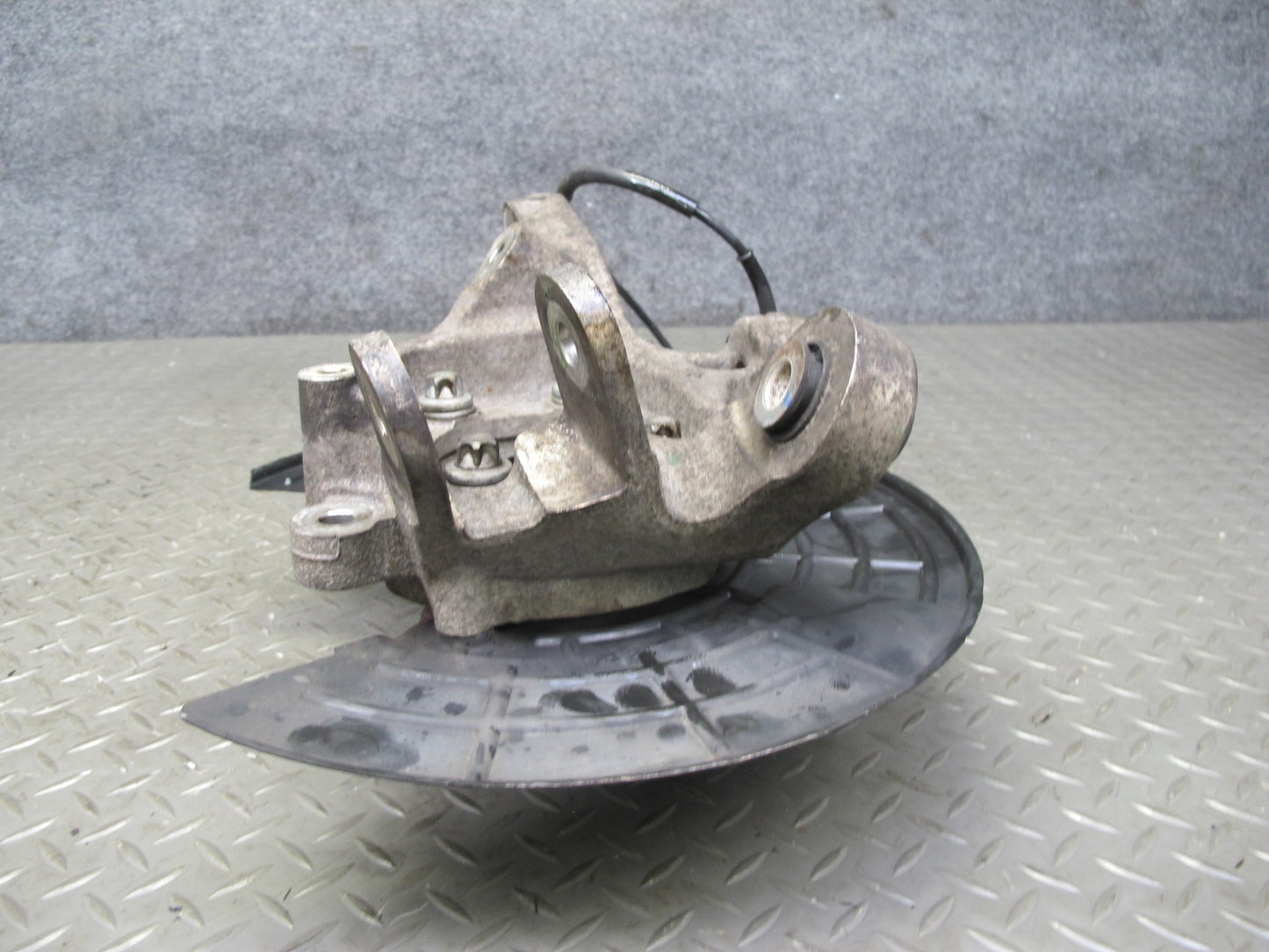 2017-2020 Maserati Levante M161 AWD Rear Left Spindle Knuckle Wheel Hub Bearing