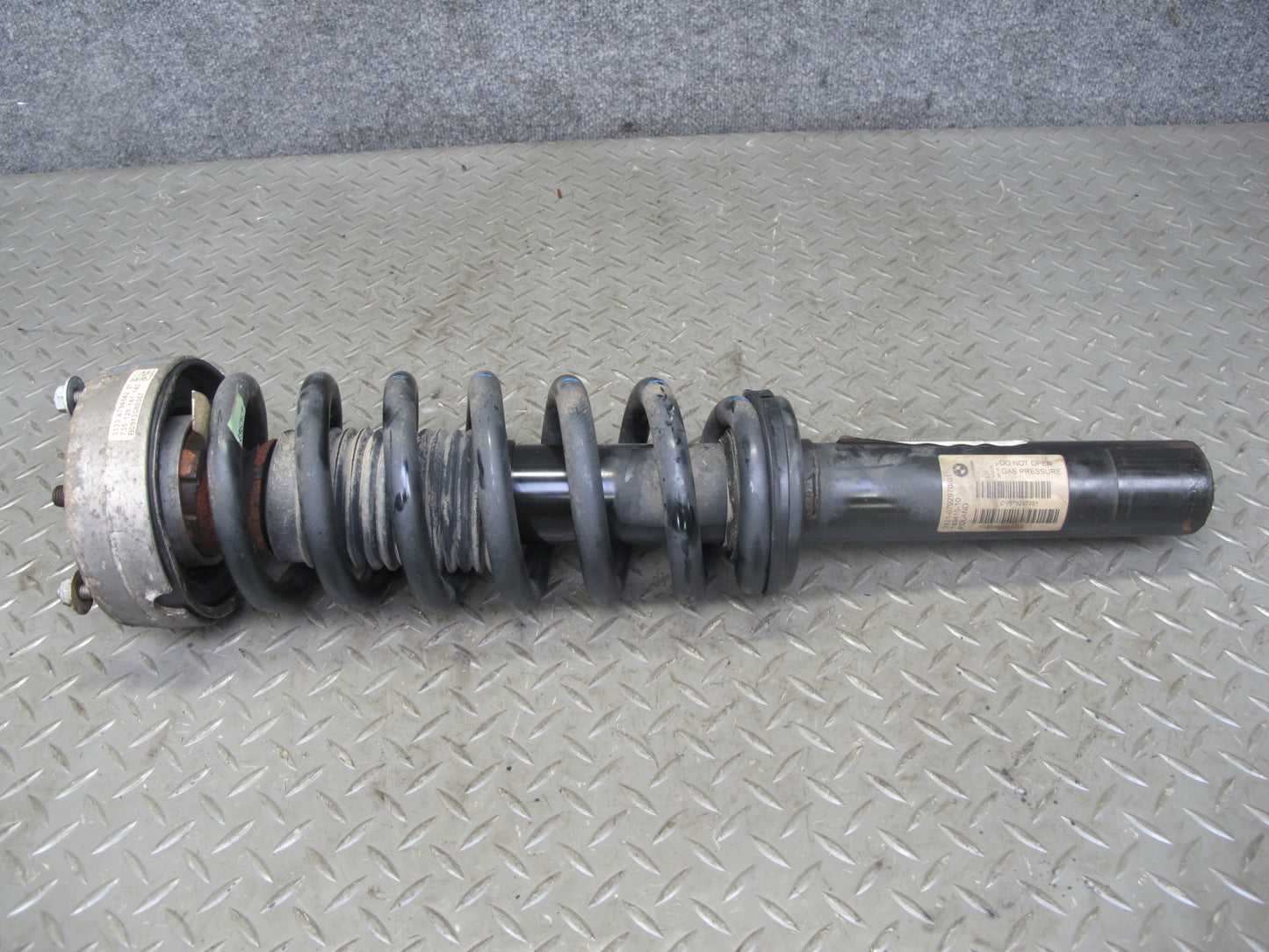 2010-2011 BMW E72 X6 AWD Hybrid Front Left & Right Strut Shock Absorber Set of 2