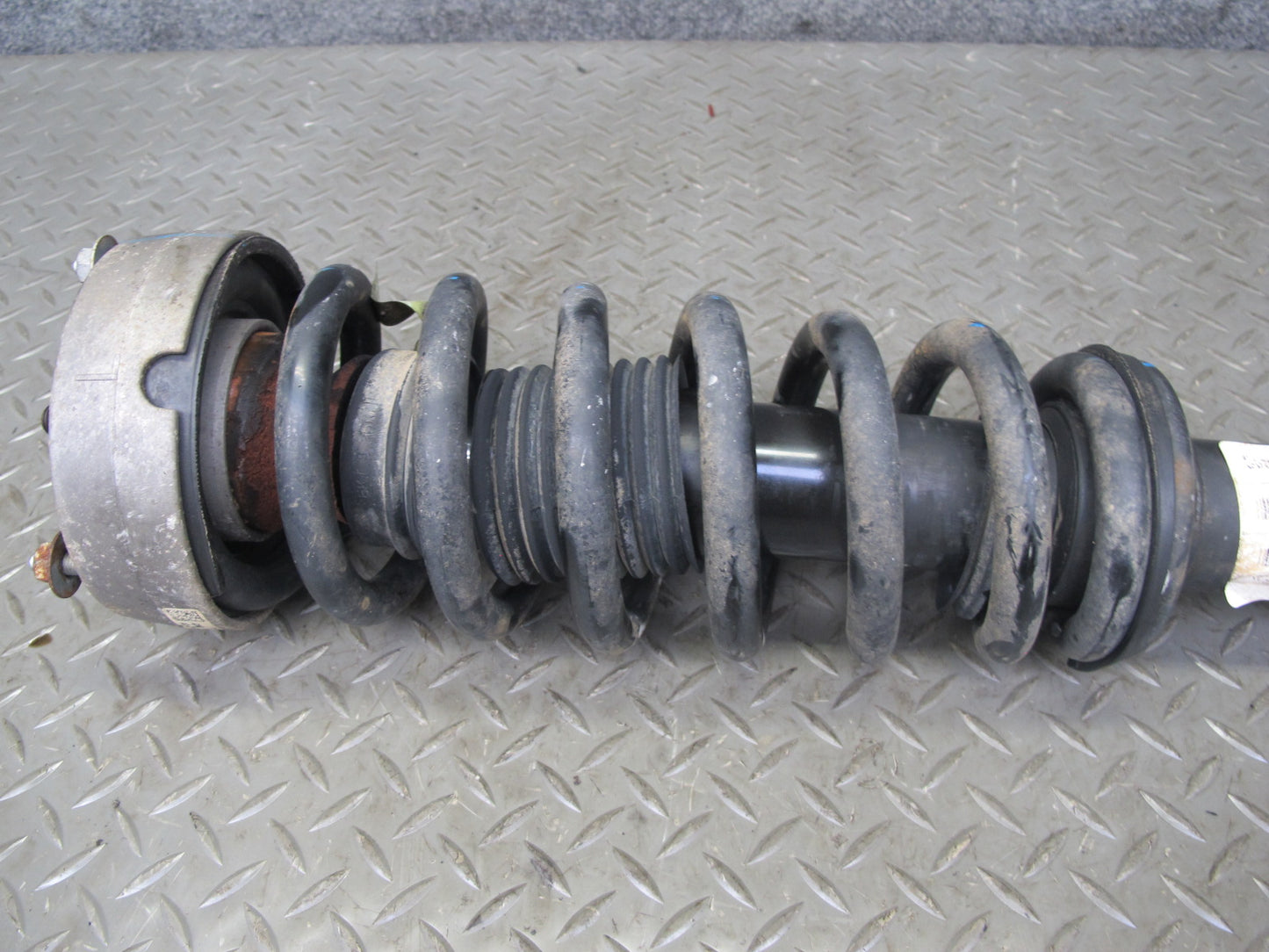 2010-2011 BMW E72 X6 AWD Hybrid Front Left & Right Strut Shock Absorber Set of 2