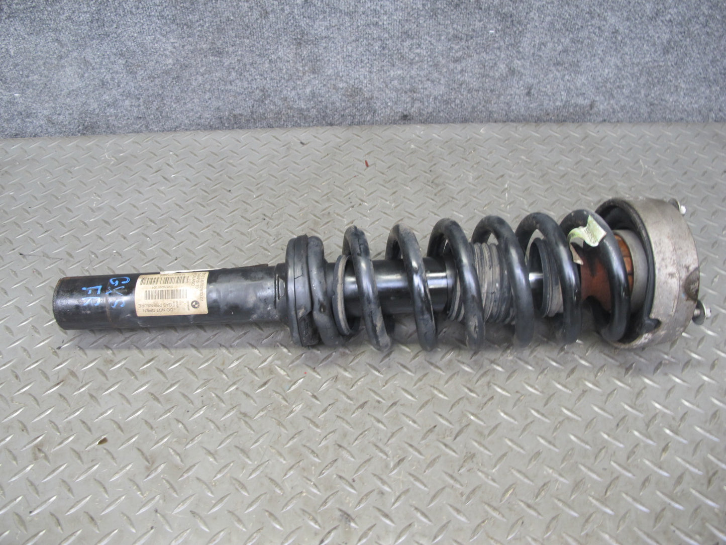 2010-2011 BMW E72 X6 AWD Hybrid Front Left & Right Strut Shock Absorber Set of 2