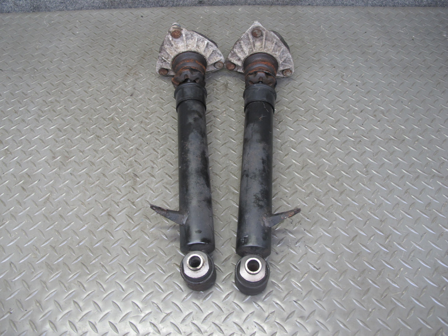 2010-2011 BMW E72 X6 AWD Hybrid Rear Left & Right Strut Shock Absorber Set of 2