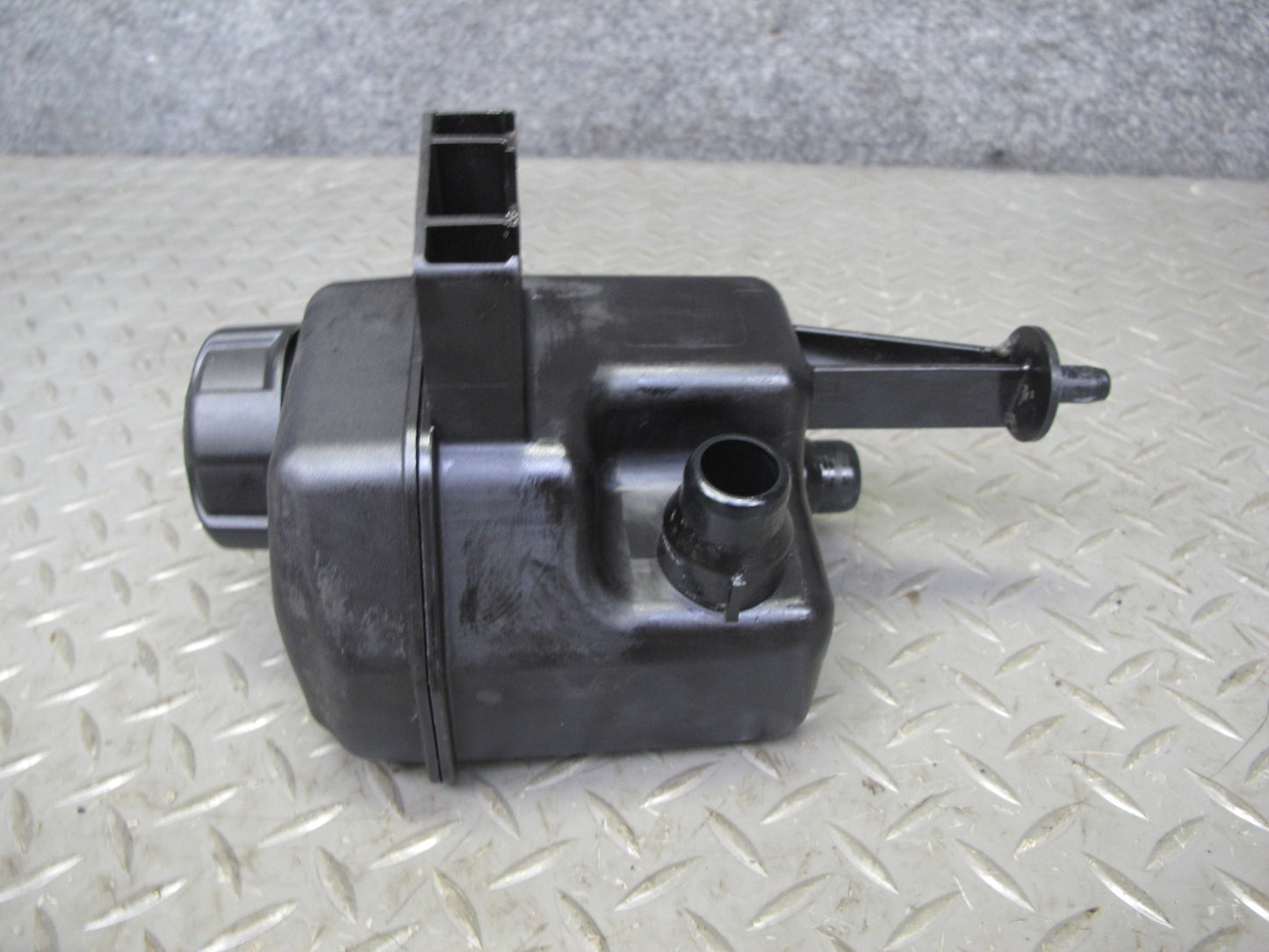 2010-2011 BMW E72 X6 Hybrid Engine Coolant Expansion Overflow Reservoir Tank
