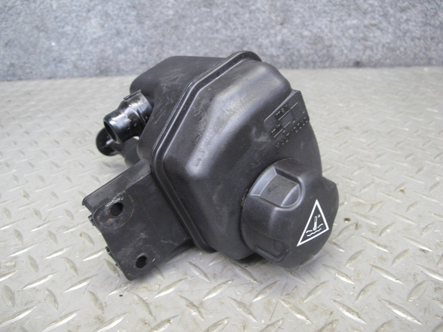 2010-2011 BMW E72 X6 Hybrid Engine Coolant Expansion Overflow Reservoir Tank