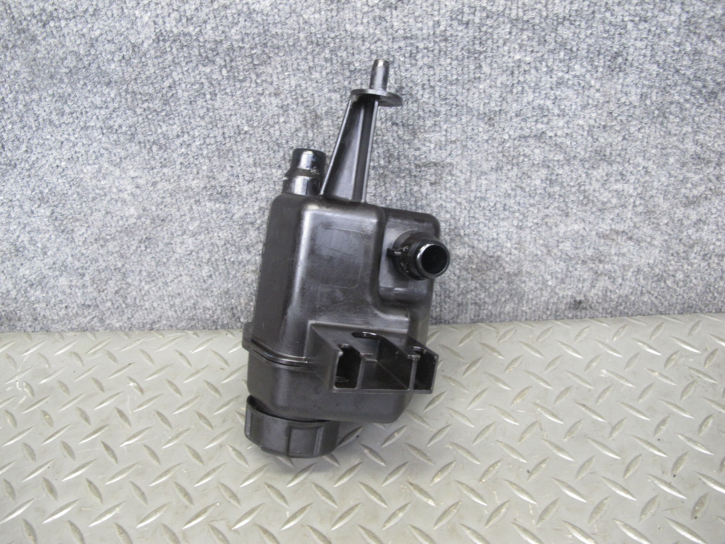 2010-2011 BMW E72 X6 Hybrid Engine Coolant Expansion Overflow Reservoir Tank