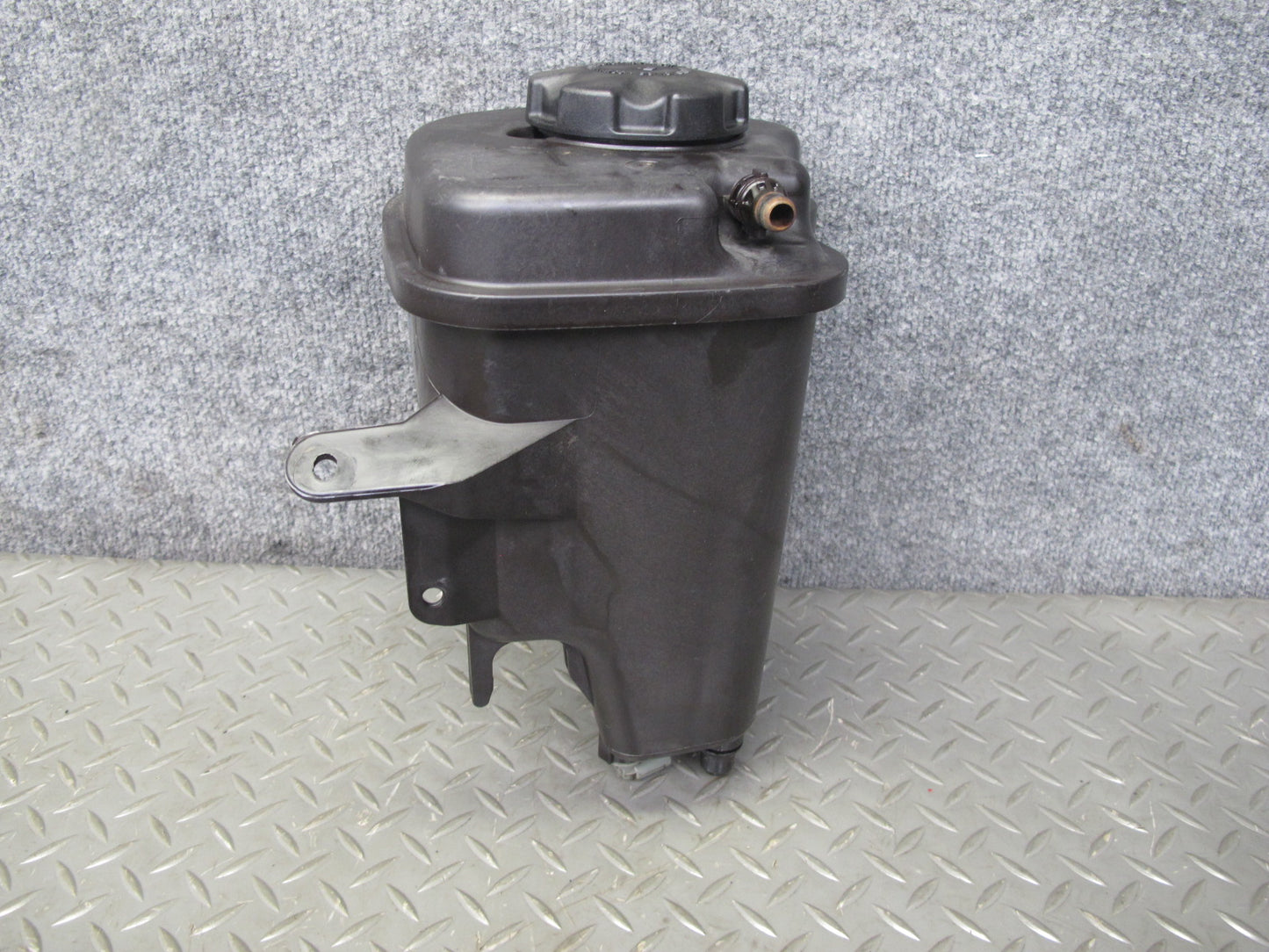 2008-2014 BMW E71 E72 X6 Engine Expansion Overflow Reservoir Tank 7552546