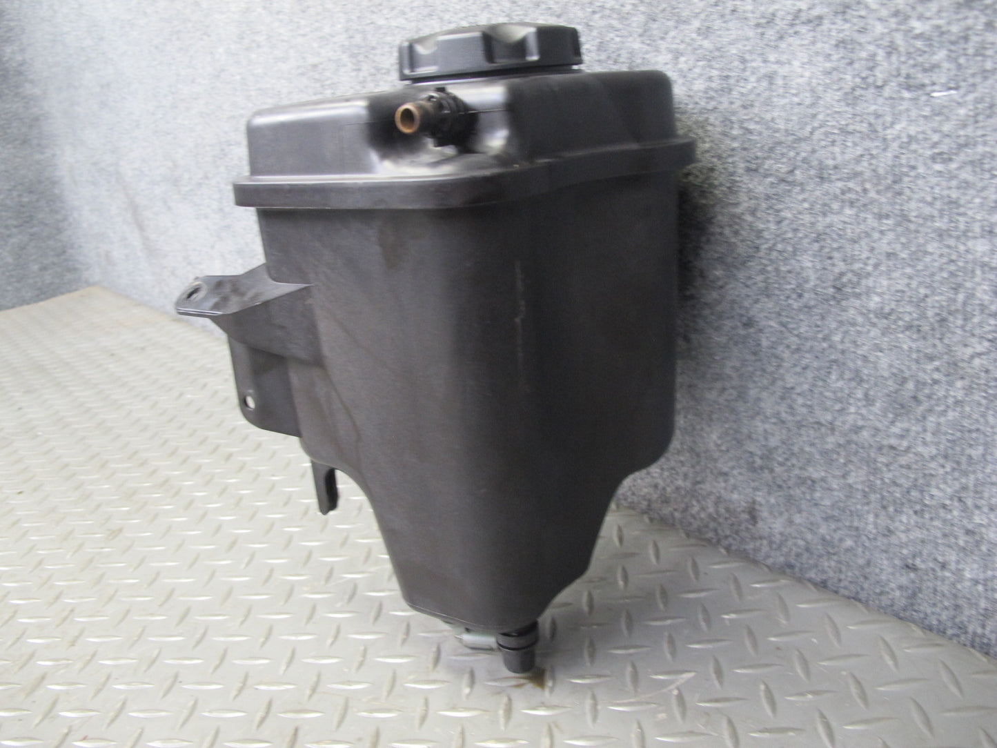 2008-2014 BMW E71 E72 X6 Engine Expansion Overflow Reservoir Tank 7552546