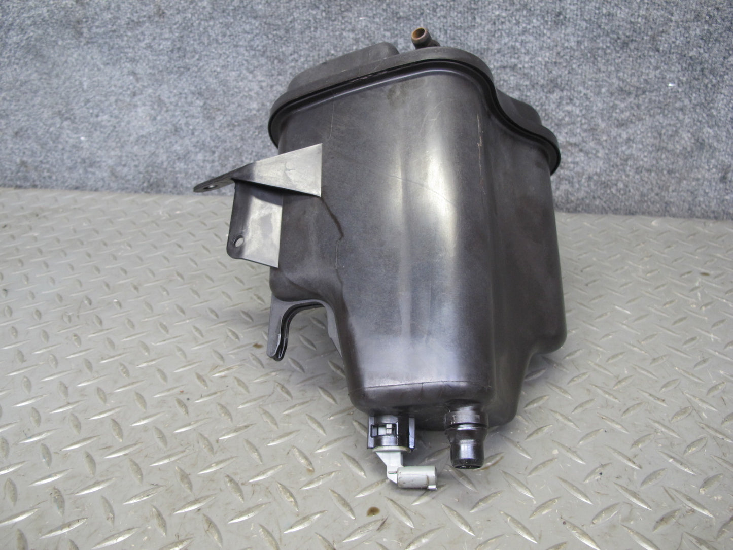 2008-2014 BMW E71 E72 X6 Engine Expansion Overflow Reservoir Tank 7552546