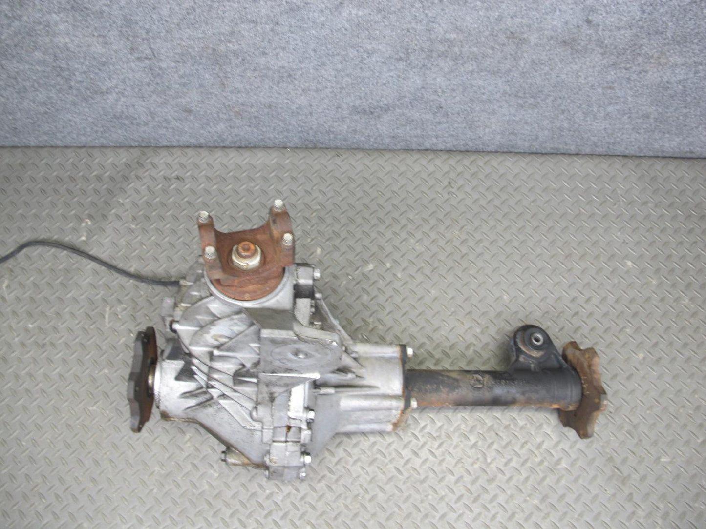 2003-2007 Hummer H2 4WD 4x4 Front Differential Carrier 4.10 Ratio