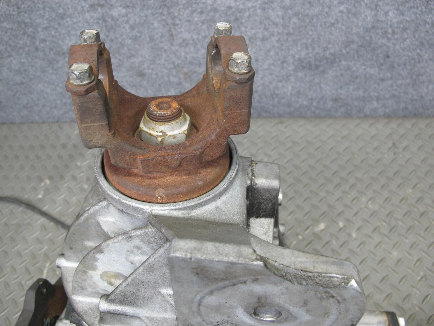 2003-2007 Hummer H2 4WD 4x4 Front Differential Carrier 4.10 Ratio