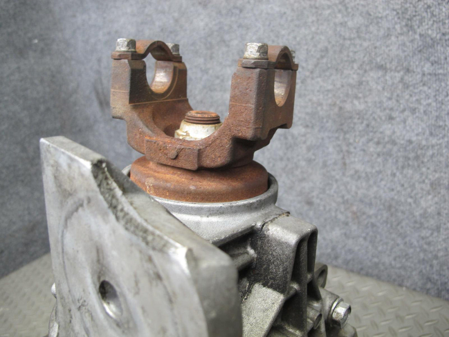 2003-2007 Hummer H2 4WD 4x4 Front Differential Carrier 4.10 Ratio