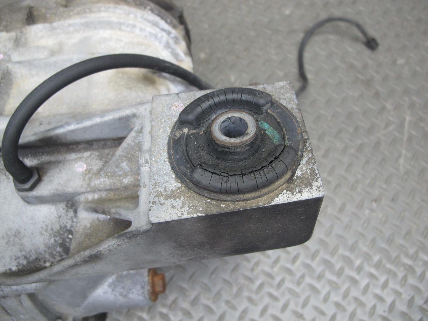 2003-2007 Hummer H2 4WD 4x4 Front Differential Carrier 4.10 Ratio