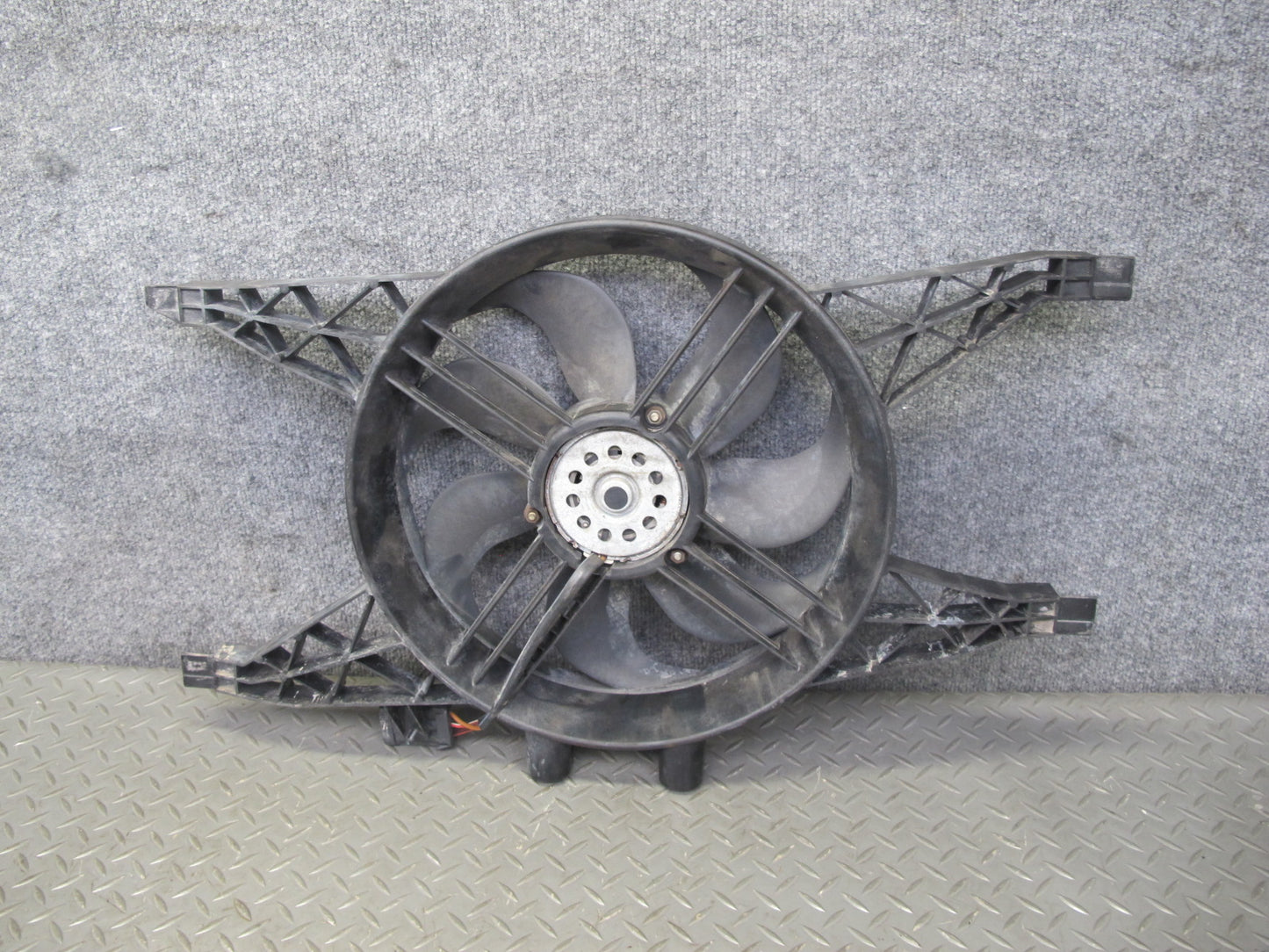 03-06 Chevrolet SSR Engine Cooling Fan w Shroud OEM