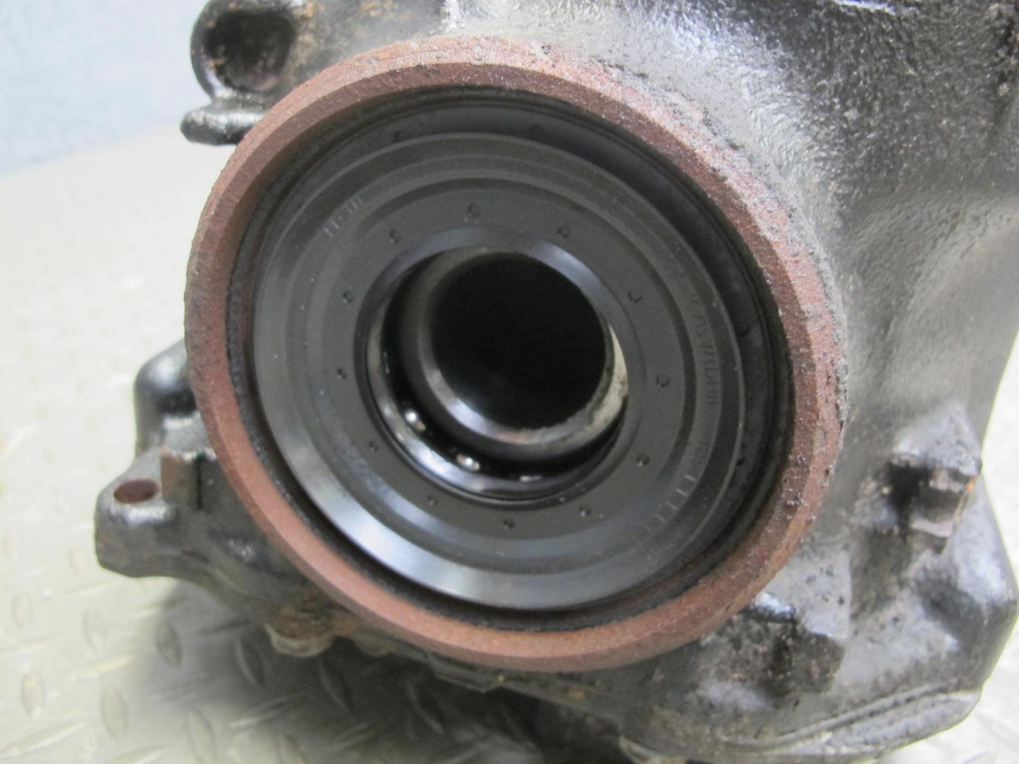 2010-2011 BMW X6 E72 Hybrid Rear Axle Differential Carrier Gear Ratio 3.64