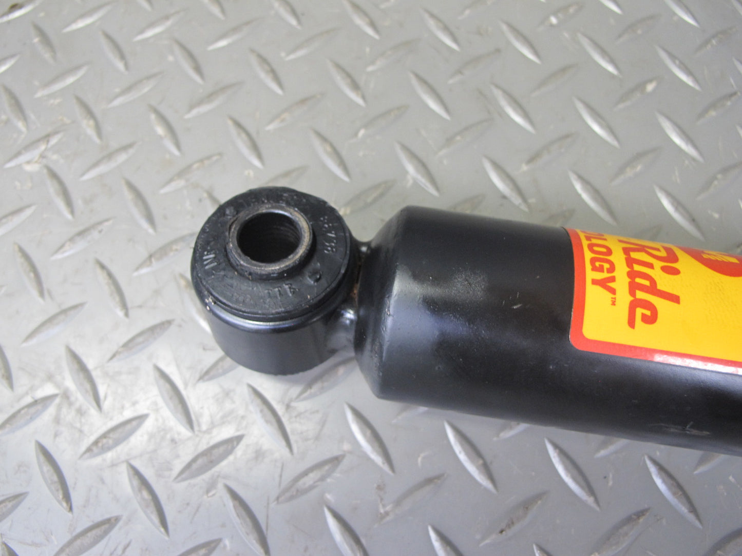 2003-2009 Hummer H2 Set of 2 Rear Left & Right Strut Shock Absorber Strutmasters