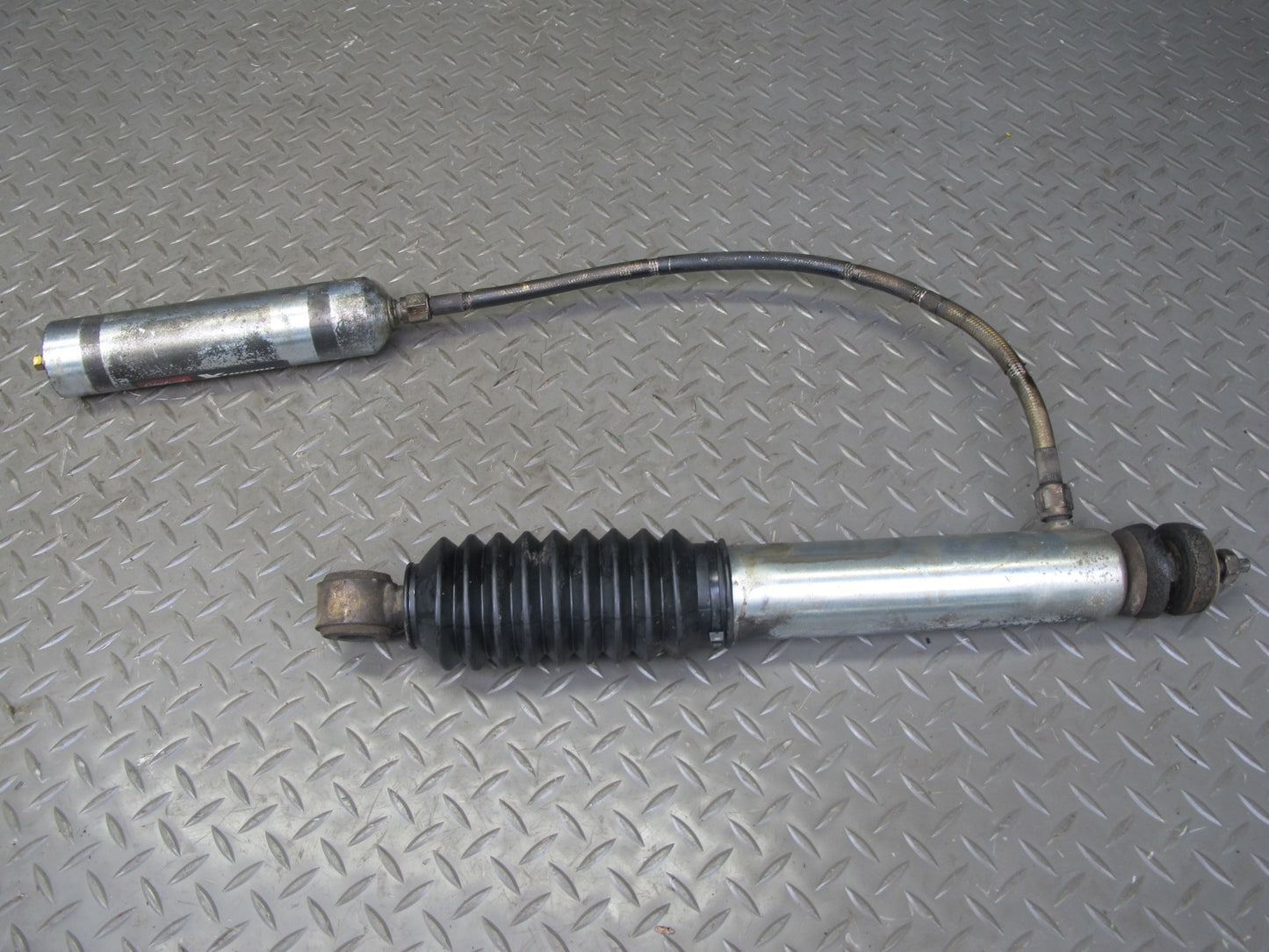 2003-2007 Hummer H2 Front Right Shock Strut Edelbrock Xtreme Travel w Reservoir