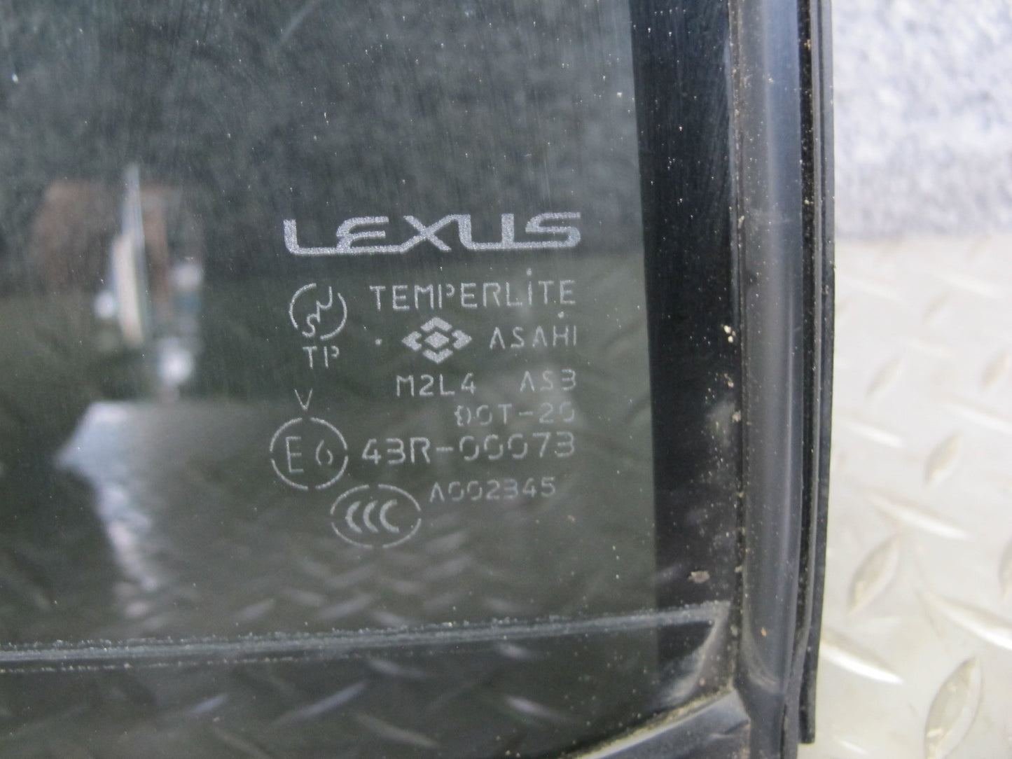 1998-2007 Lexus J100 LX470 Rear Left Side Door Vent Fixed Glass Window