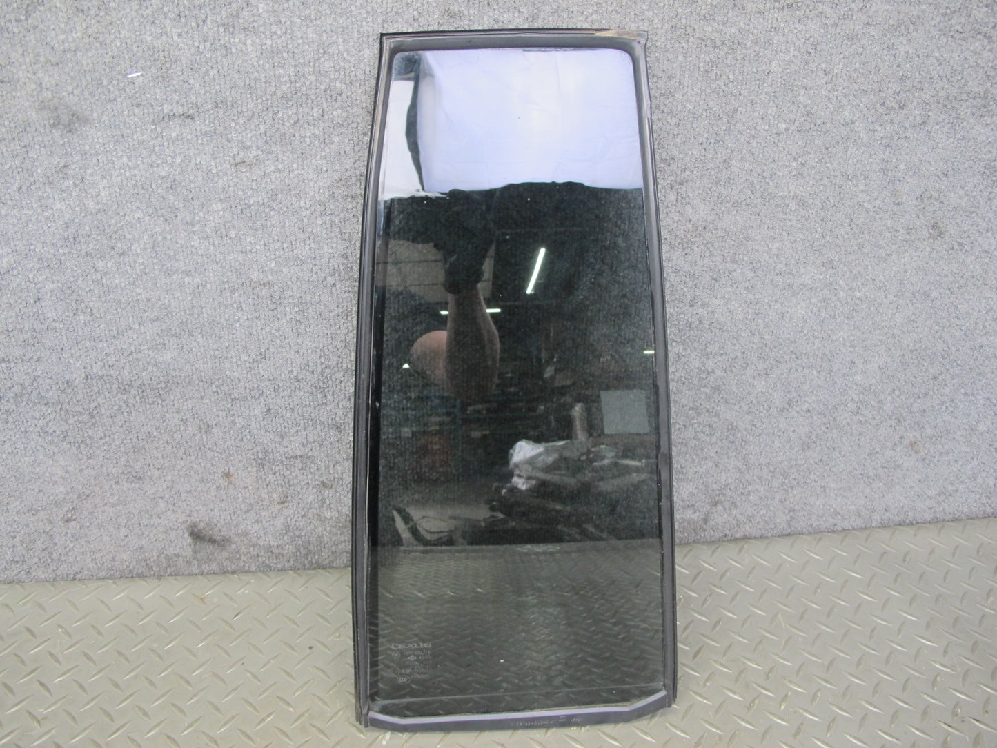 1998-2007 Lexus J100 LX470 Rear Right Side Door Vent Fixed Glass Window