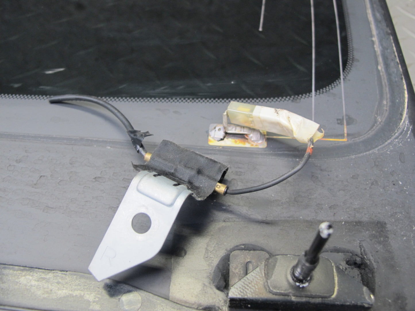 2003-2007 Lexus J100 LX470 Rear Right Passenger Side Quarter Glass Window