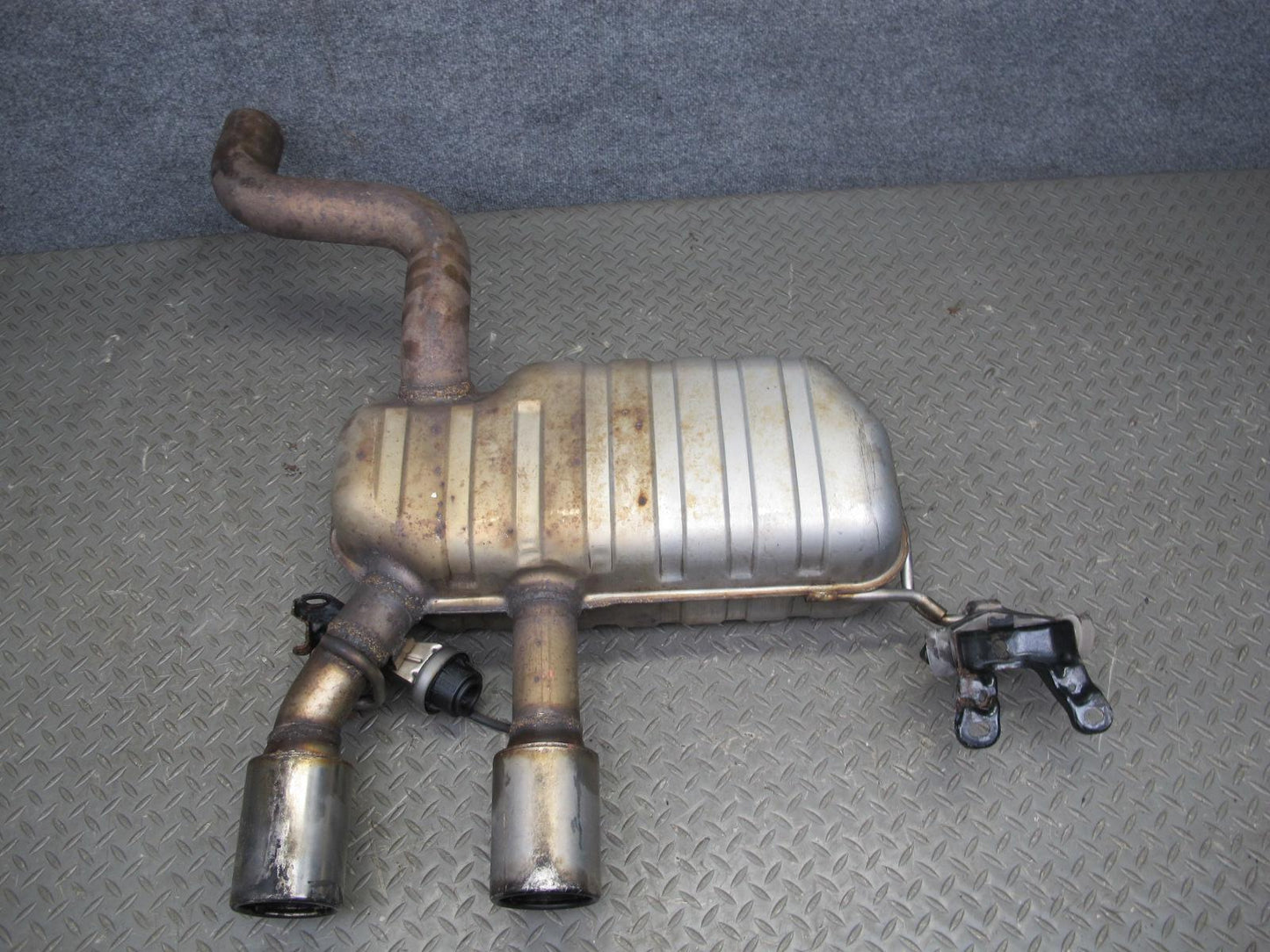 12-13 VW Golf R MK6 Rear Exhaust Muffler w Tips & Flap OEM