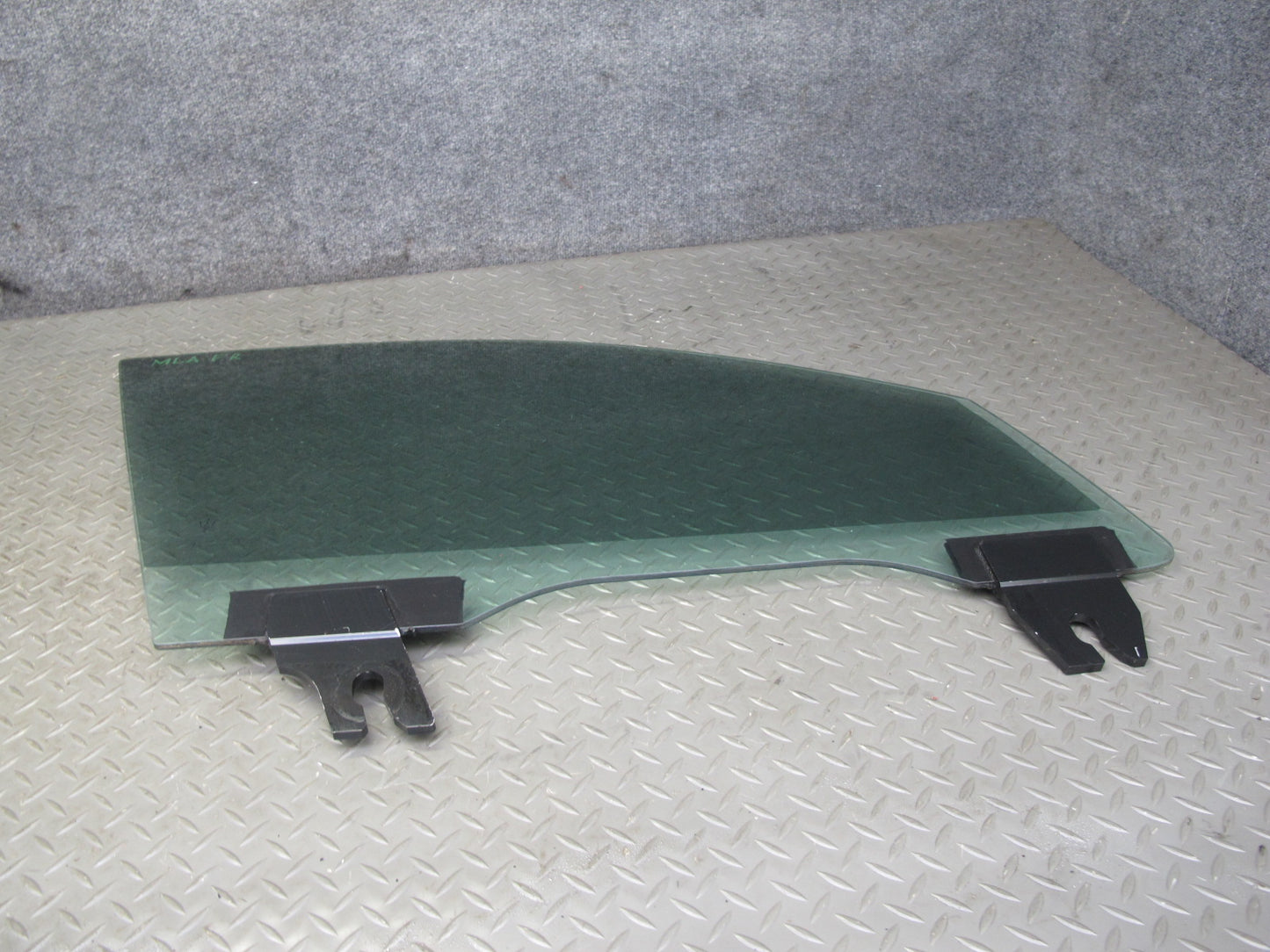 2017-2020 Maserati Levante M161 Front Right Door Glass Window