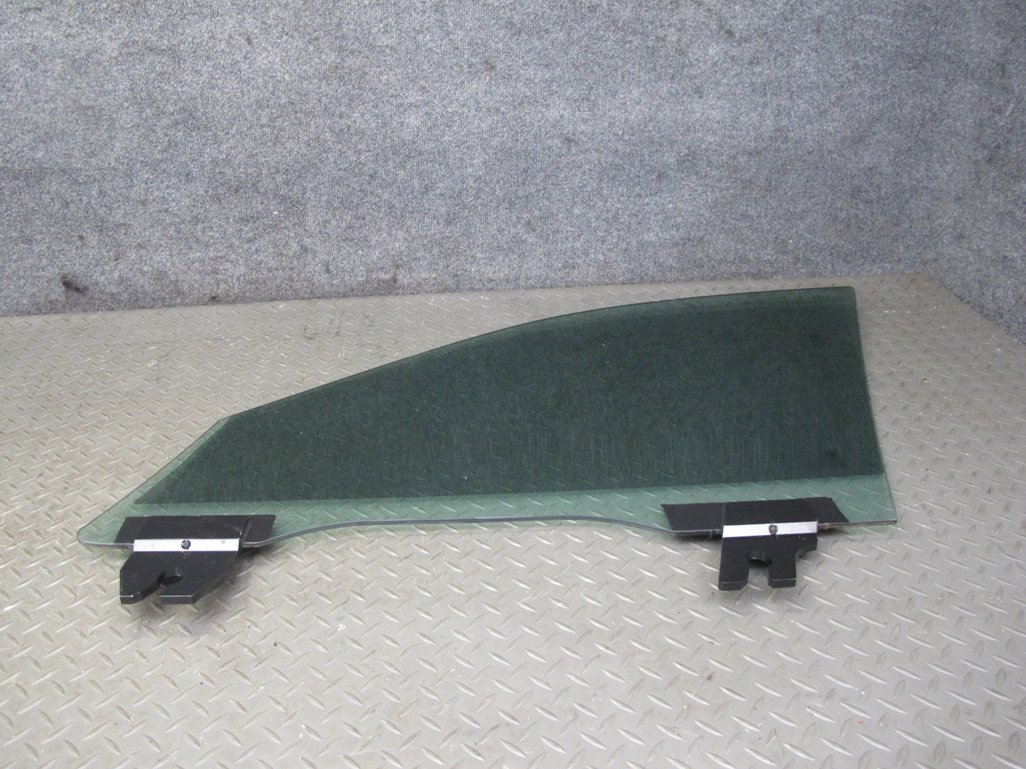 2017-2020 Maserati Levante M161 Front Right Door Glass Window