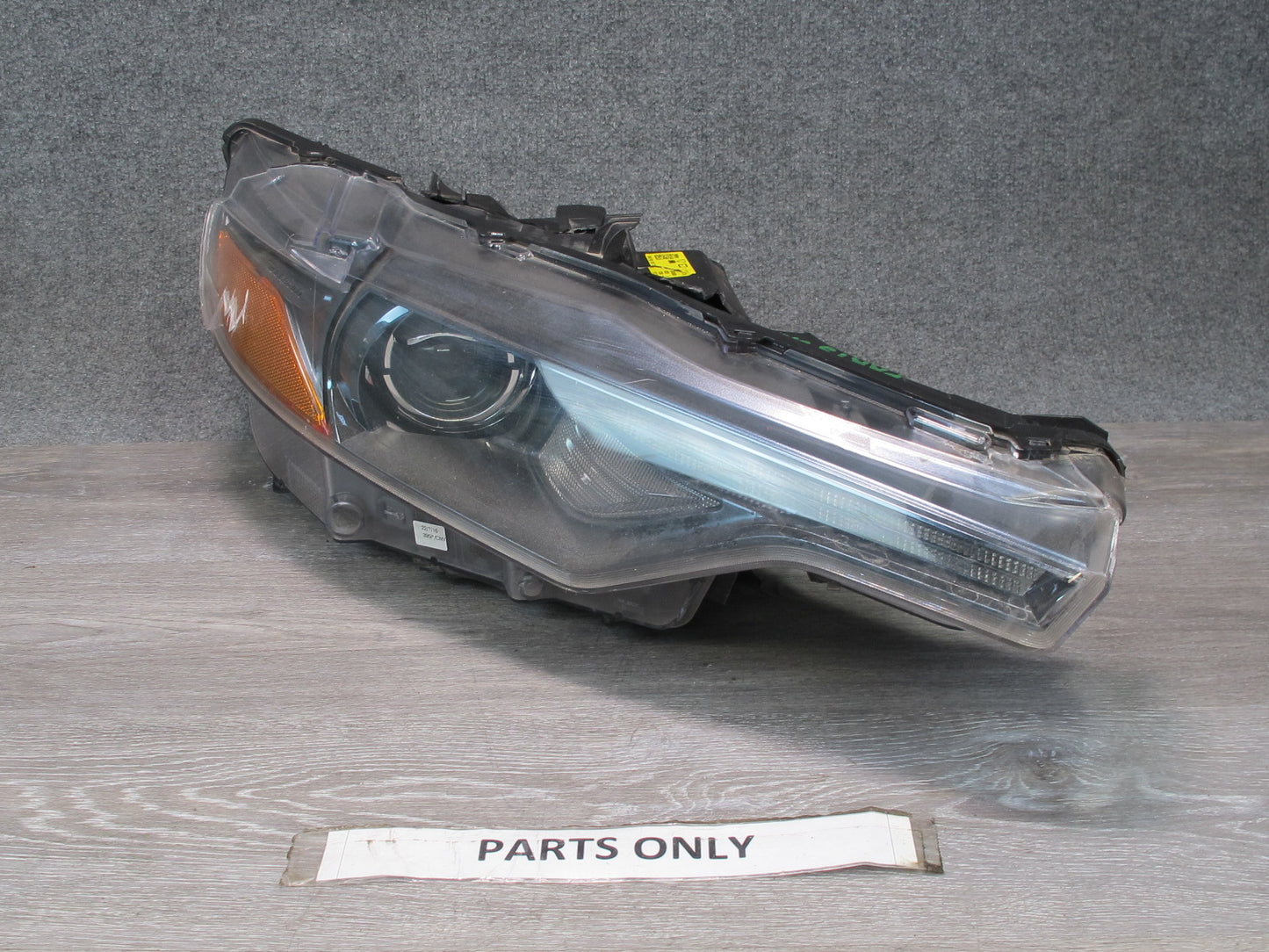 2017-2020 Maserati Levante M161 Front Right Xenon HID Headlight Lamp Damaged