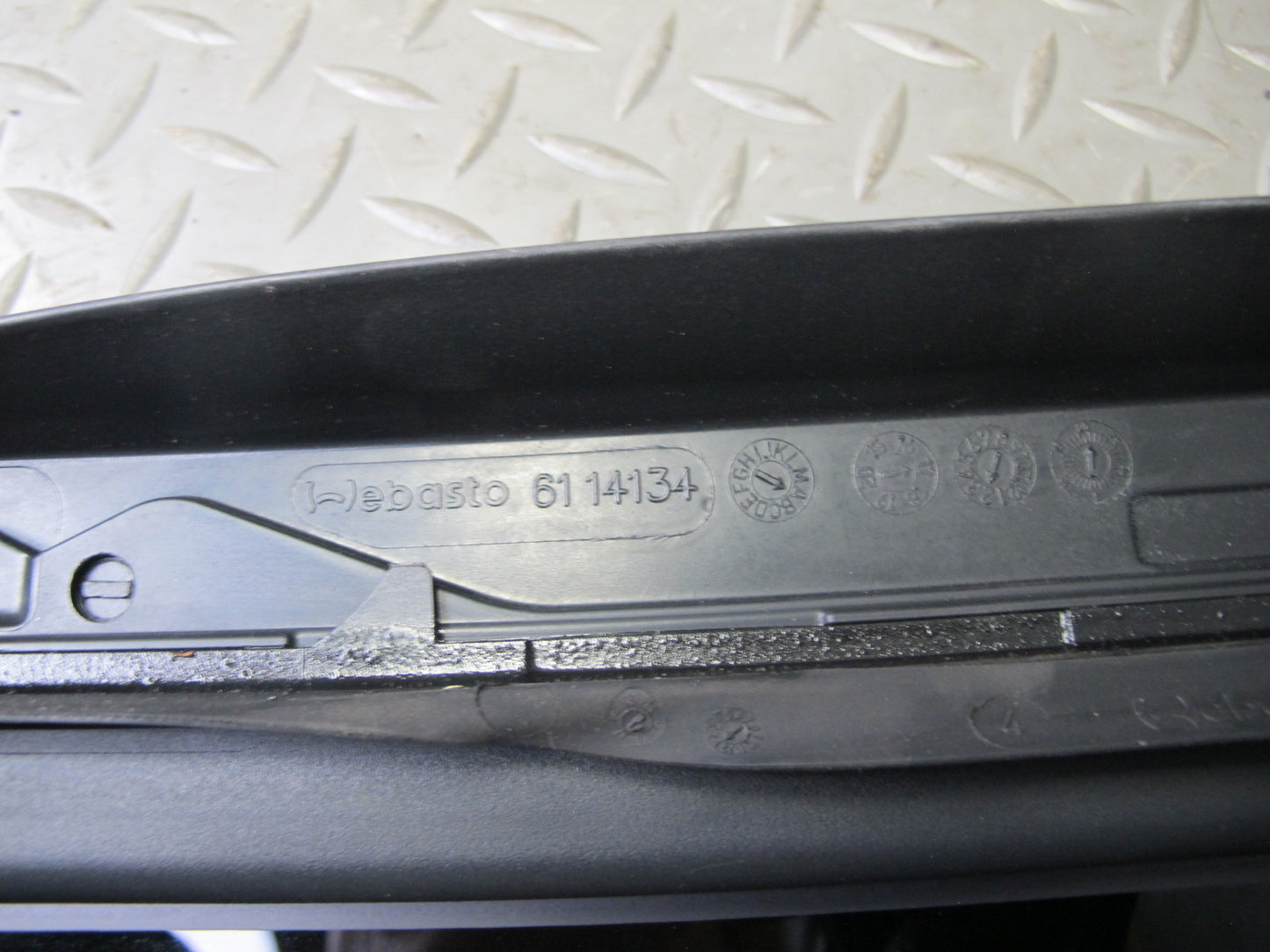 2017-2022 Maserati Levante M161 Front Sunroof Glass Window Panel 6114134